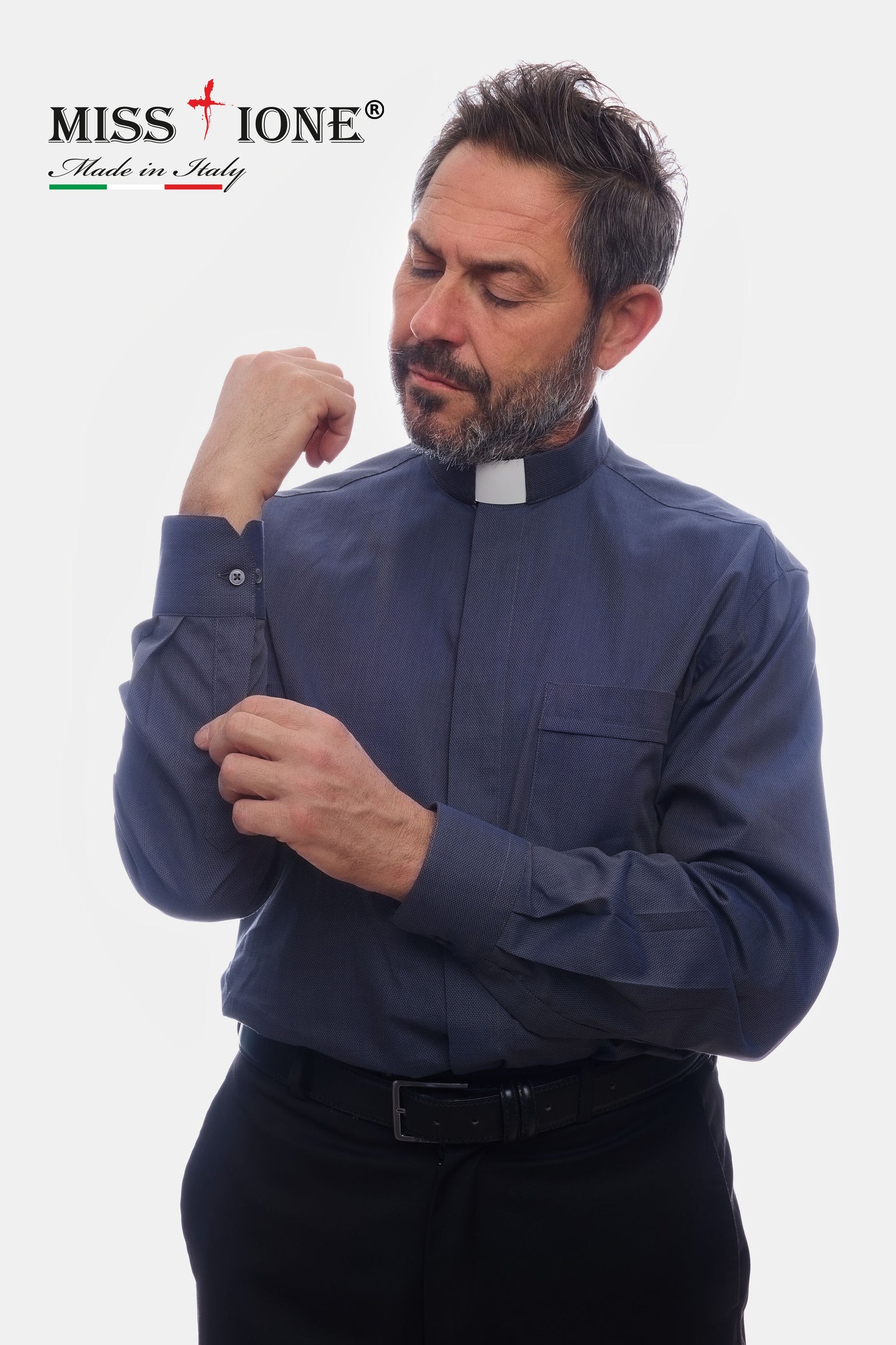 ART.QN. OP. 110 DIS. 100/A Camicia  manica lunga Clergy 100%Cotone    colore Blu  particolare cangiante Riferito a colore che cambia sfumatura a seconda della diversa incidenza della luce