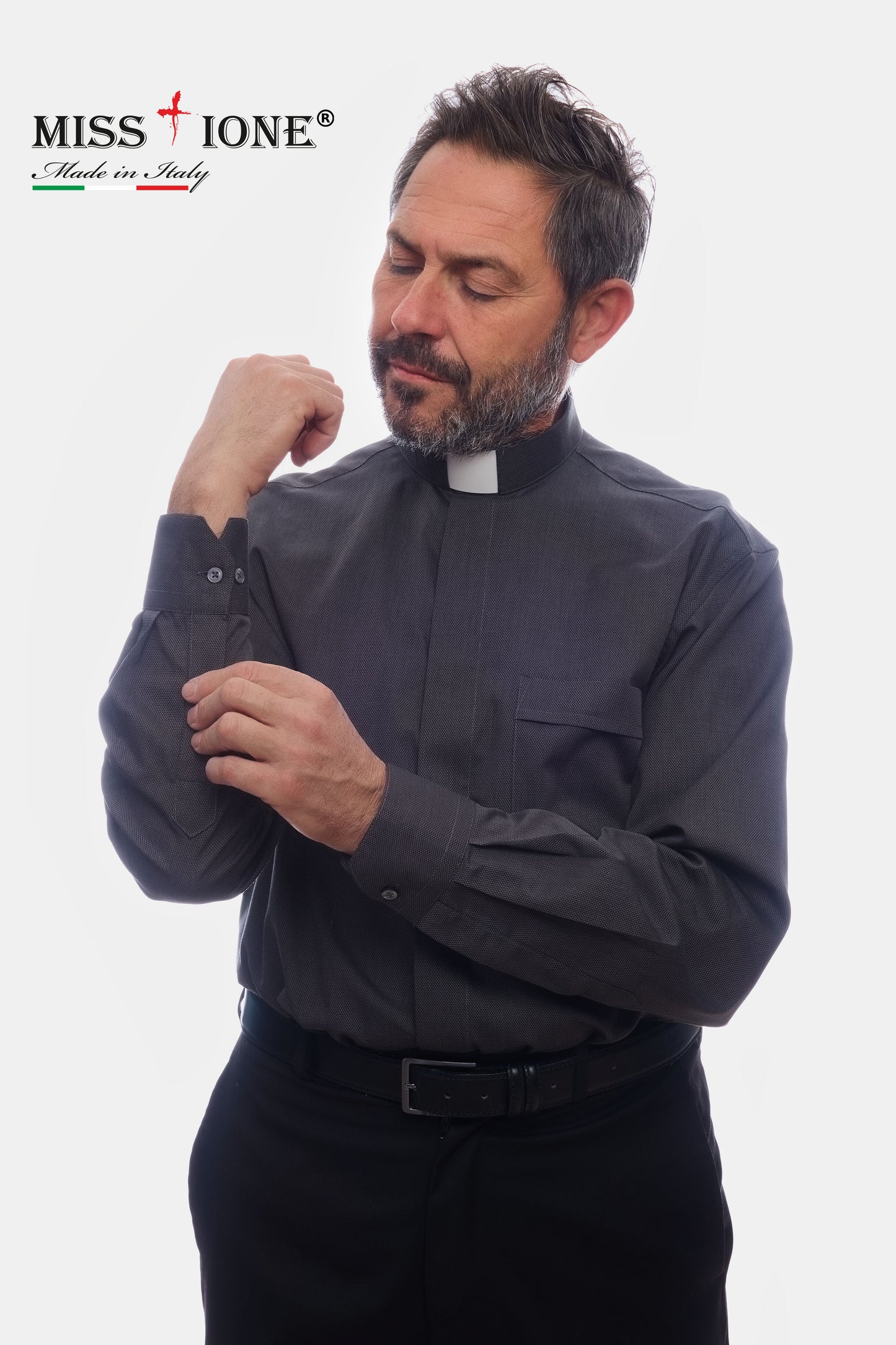 ART.QN. OP. 110 DIS. 100/A Camicia  manica lunga Clergy 100%Cotone   colore NERO   particolare cangiante Riferito a colore che cambia sfumatura a seconda della diversa incidenza della luce